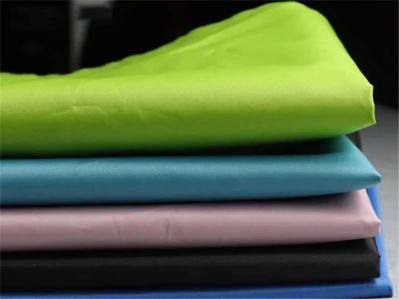 Polyester 170t/190t/210t Taffeta Fabrica cum Argentea Coated ad Cover/Sulaeum
