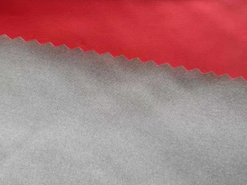 100% Polyester 210t Taffeta Fabric cum Argentea Coated ad tabernaculum