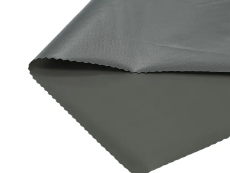 IMPERVIUS 210t Polyester Taffeta Fabric cum TPU Bonded ad tunicas